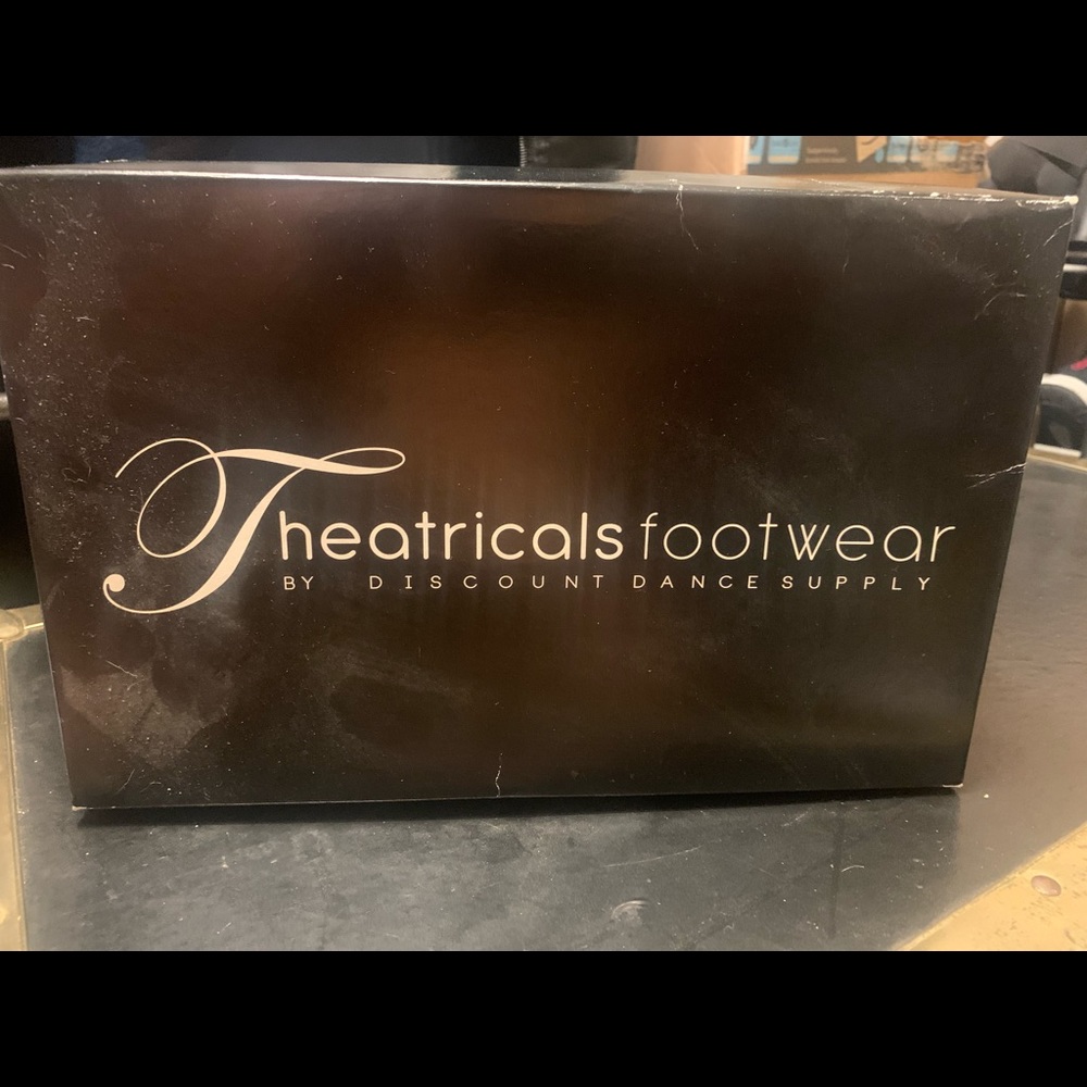 Patent leather tap dance shoe